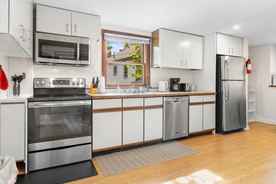 Cabin, 1 Queen Bed, Garden View (Ledgewood 11A) | Private kitchen
