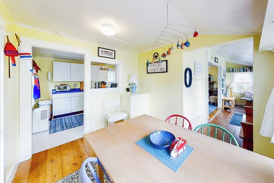 House, Multiple Beds, Garden View (Fisher Hill Cottage) | 2 bedrooms, individually decorated, individually furnished, bed sheets