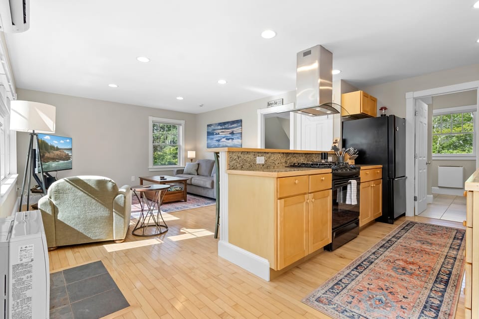 Cottage, 1 Queen Bed with Sofa bed (Barter Island Escape) | Private kitchen