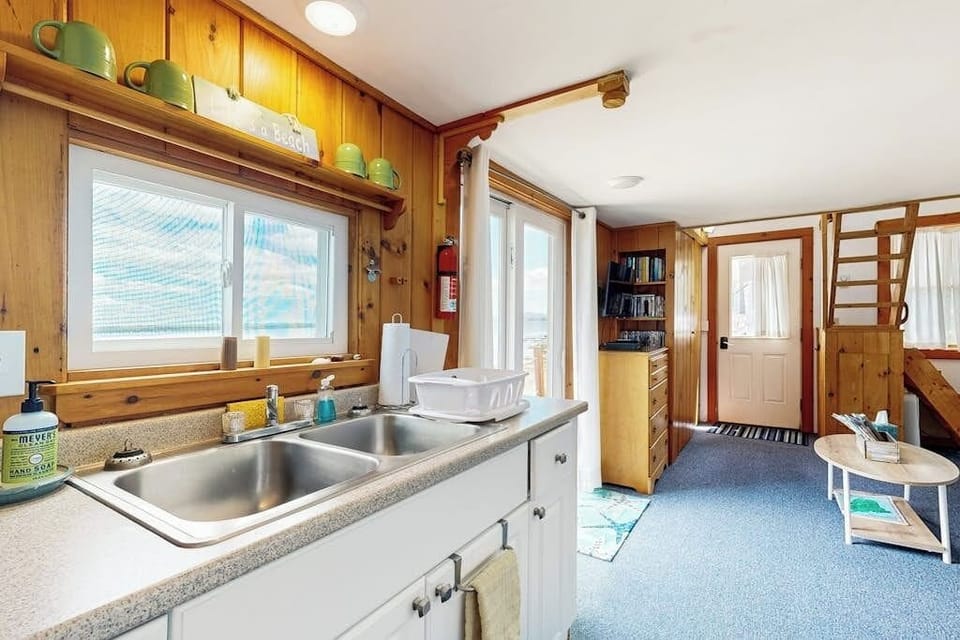 Studio, 1 Queen Bed with Sofa bed (Dream Harbor Cottage) | Private kitchen