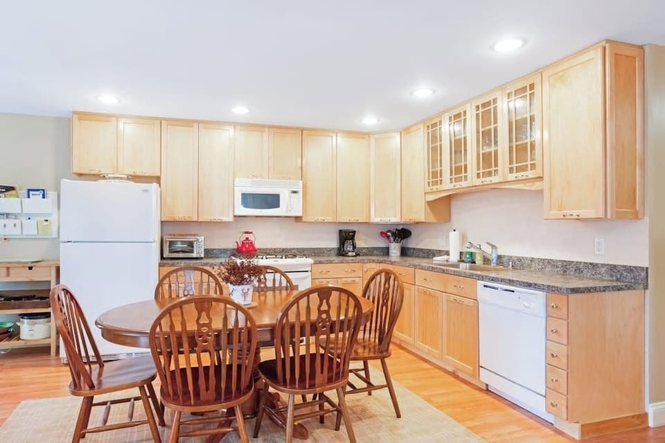 Cabin, Multiple Beds, Garden View (Lucky Stone Cottage) | Private kitchen
