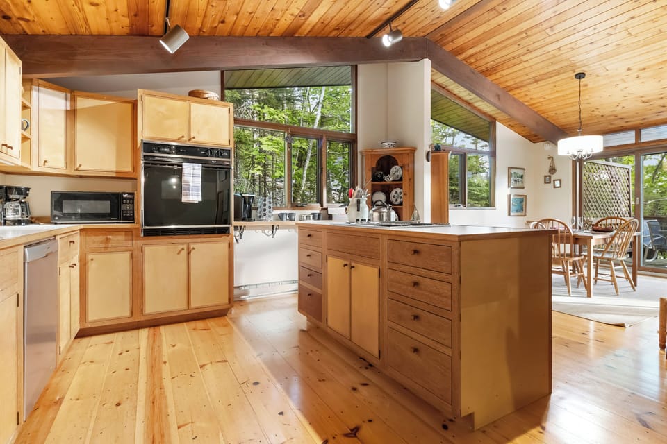 House, Multiple Beds (Linekin Bay Lookout) | Private kitchen