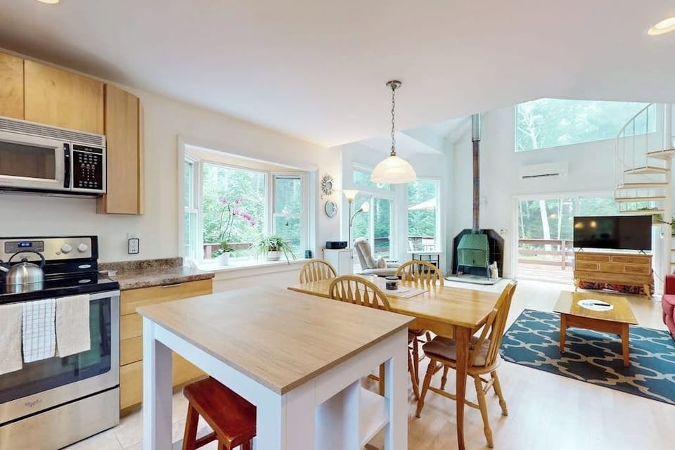 House, 1 King Bed, Kitchen (Hidden Gem Retreat) | Private kitchen