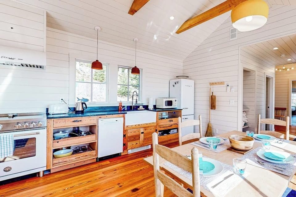 House, Multiple Beds, Kitchen (Cottage on the Coast) | Private kitchen