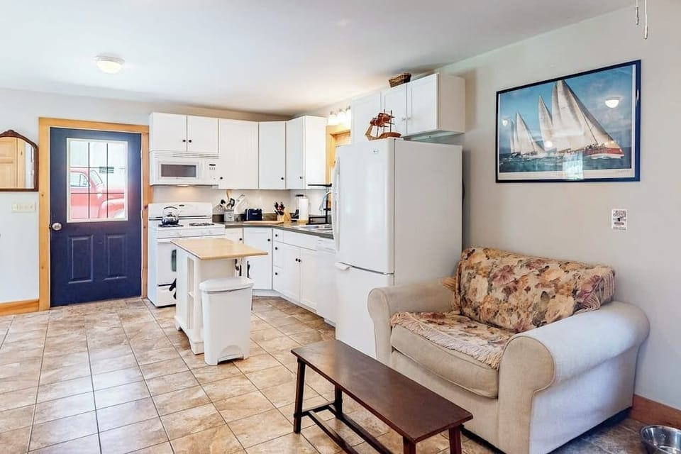 House, Multiple Beds, Garden View (The Wheelhouse) | Private kitchen