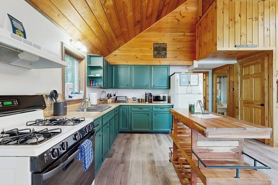 House, Multiple Beds, Garden View (Max's Retreat) | Private kitchen