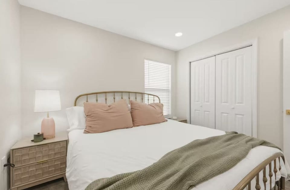 Luxury House | Iron/ironing board, WiFi (free), individually decorated