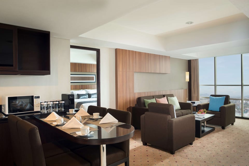 Family Suite, Multiple Beds, Non Smoking, Refrigerator & Microwave | In-room safe, individually furnished, desk, laptop workspace