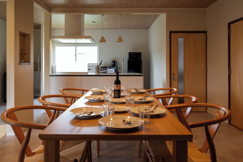 Basic House, City View | Dining