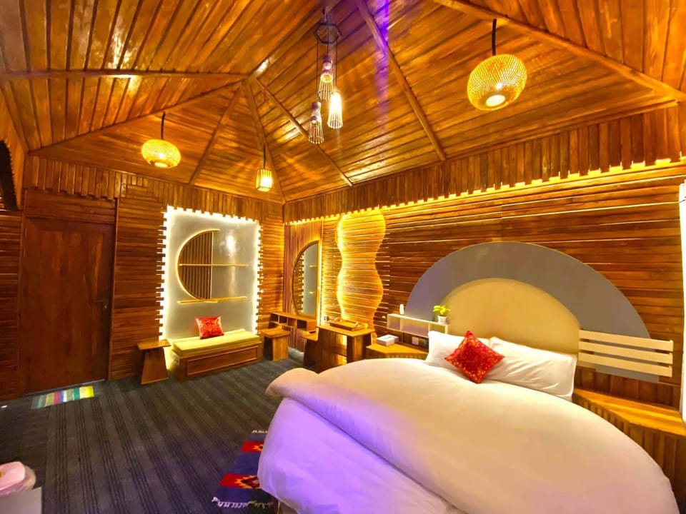 Premium Double Room, Balcony, Mountain View | Desk, WiFi (free), bed sheets