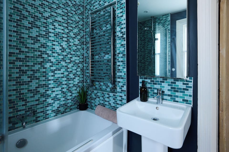Hearth Behind the Shutters - Greenwich Apartment in London Borough of Lewisham