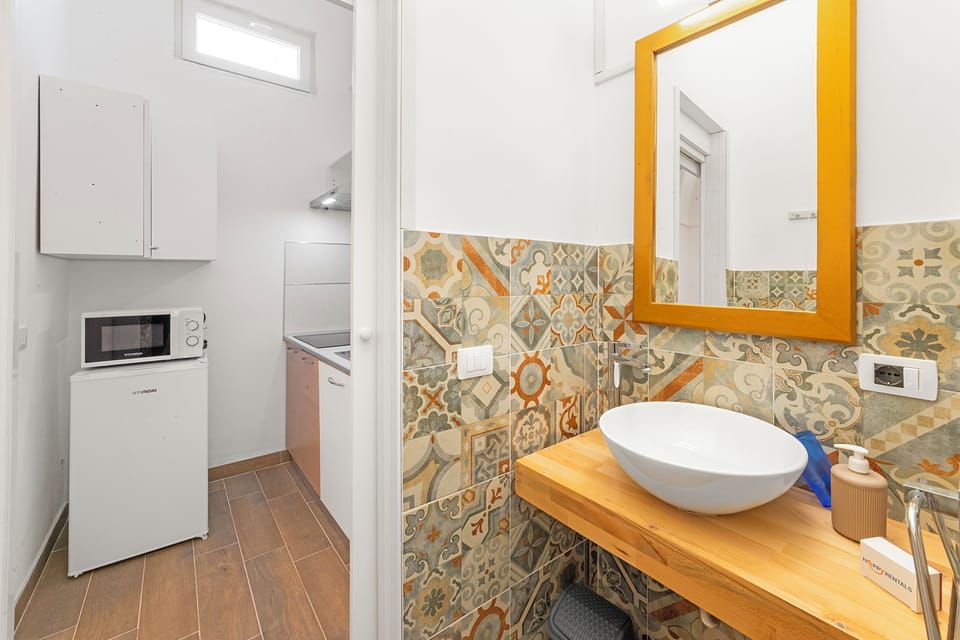 Family Apartment, 6 Bedrooms, Microwave (Casa Miggiano 6 BR Apartment in Town) | Bathroom