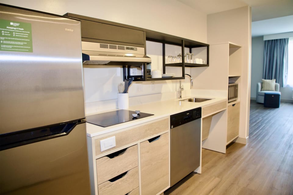 Studio Suite, 1 Queen Bed, Mobility Accessible, Kitchenette | Private kitchen