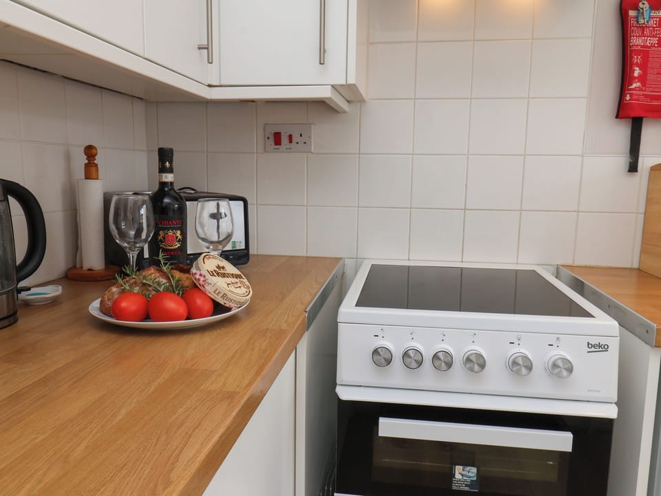 Dishwasher, cookware/dishes/utensils