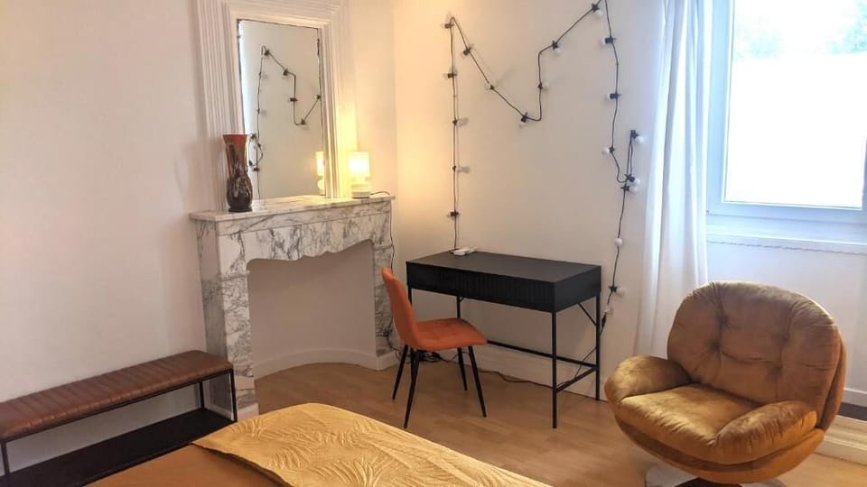 Chambre Beckett, terrasse en bord de Sorgue, Clim | WiFi (free), bed sheets