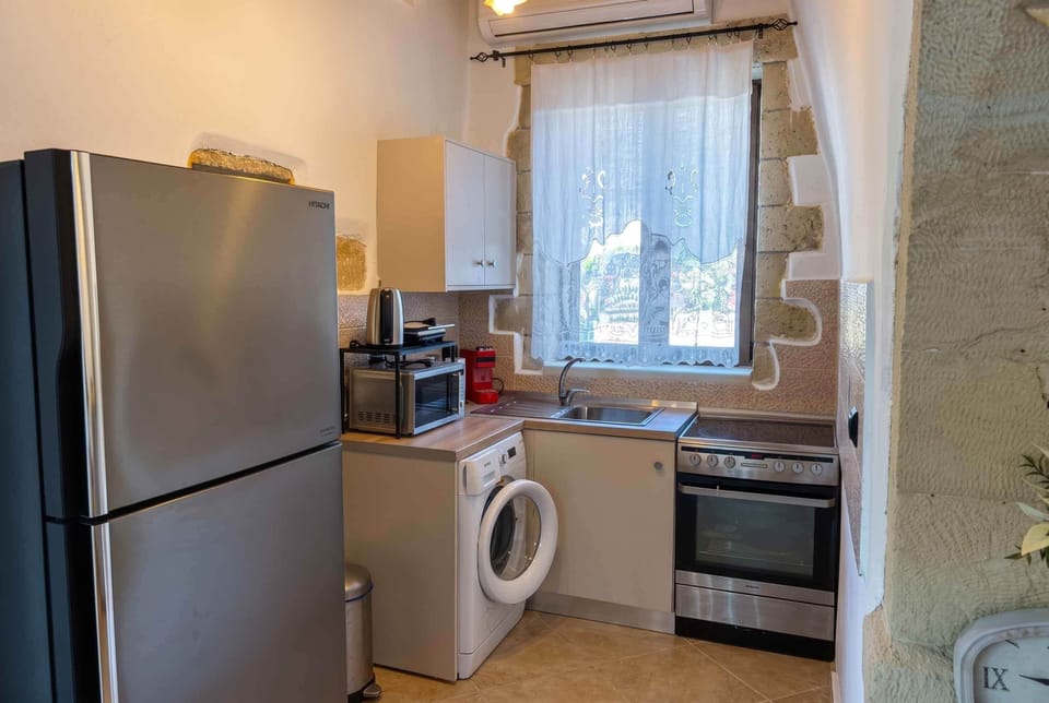 Standard Studio, 1 Queen Bed, Hot Tub, Mountain View | Private kitchen | Espresso maker, fridge, microwave, oven