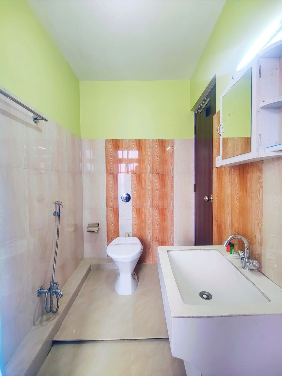 Shower, free toiletries, slippers, towels