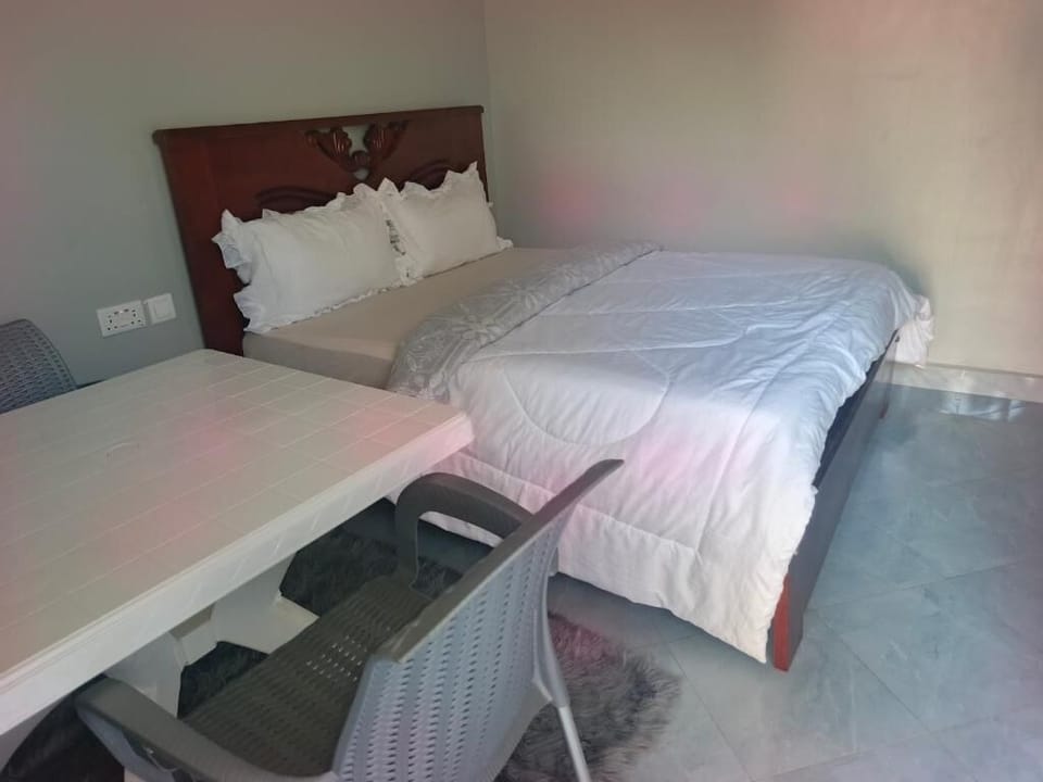 Deluxe Double Room, Balcony, Courtyard View | Desk, soundproofing, iron/ironing board, WiFi (free)