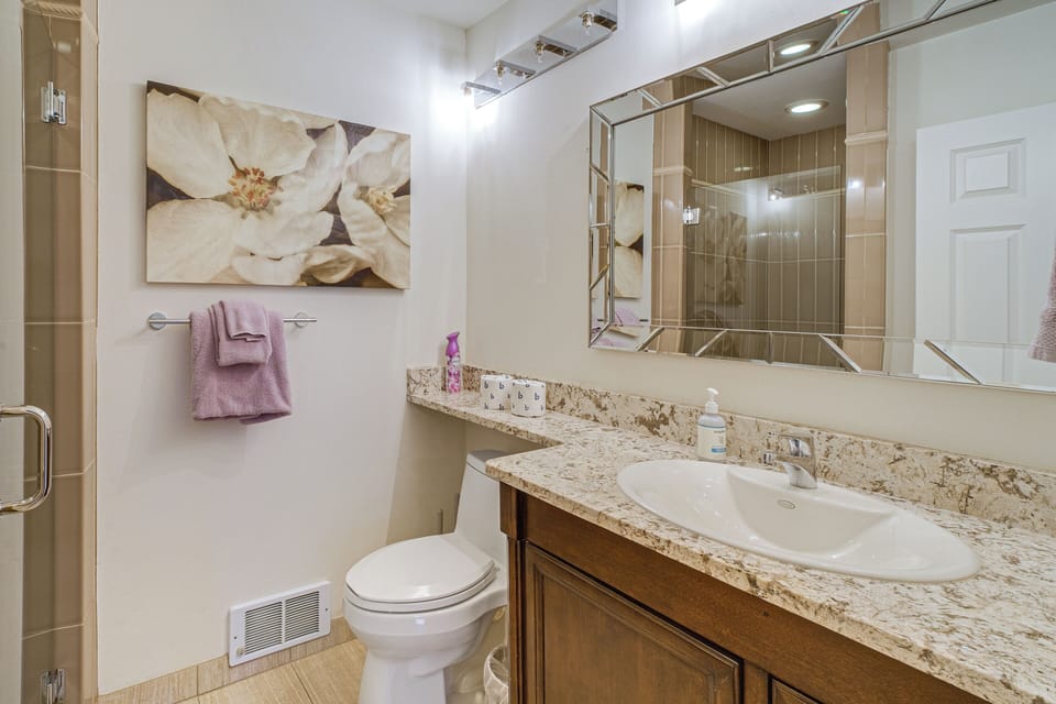Quiet Condo Next to Enchantment, Adventure Parks Apartment in Leavenworth