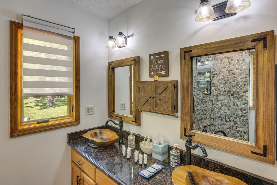 Peaceful Cabin Between Nashville & Bowling Green! Cottage in Tennessee