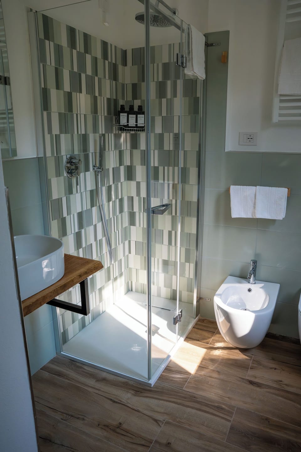 Double Room, Balcony, Garden View | Bathroom | Shower, hair dryer, towels, soap