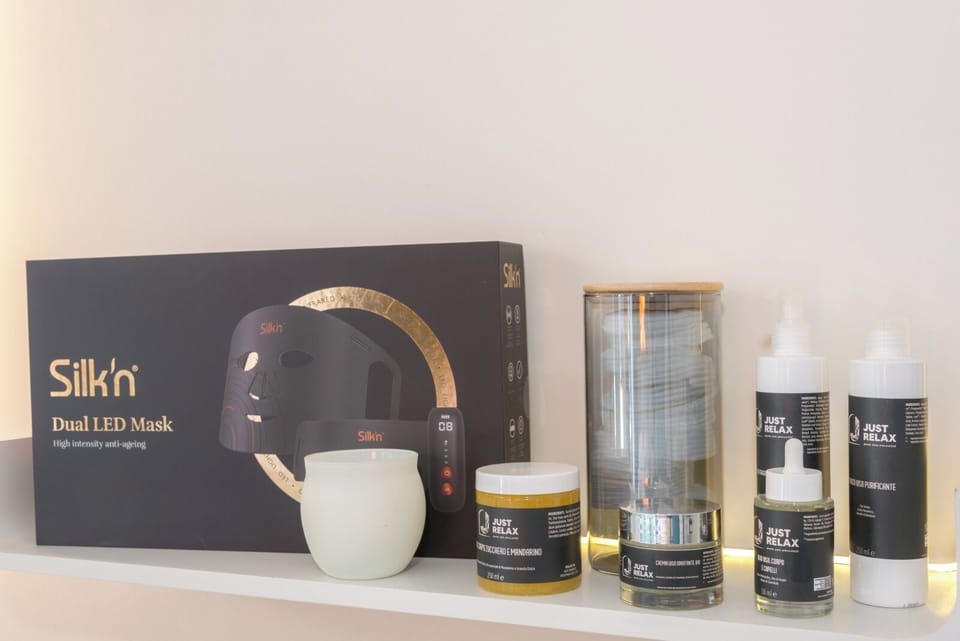 Combined shower/tub, free toiletries, hair dryer, bathrobes