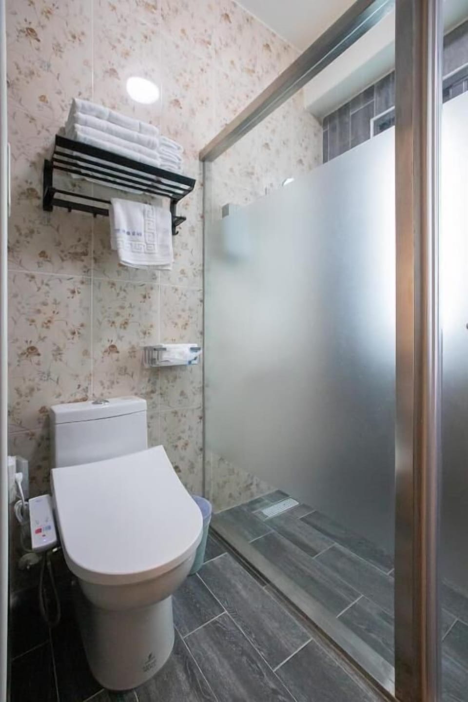 Superior Quadruple Room, 2 Queen Beds, Balcony, Mountain View | Bathroom | Slippers