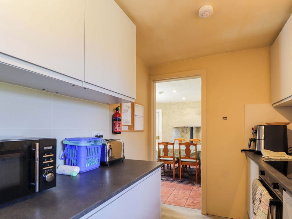 Dishwasher, cookware/dishes/utensils