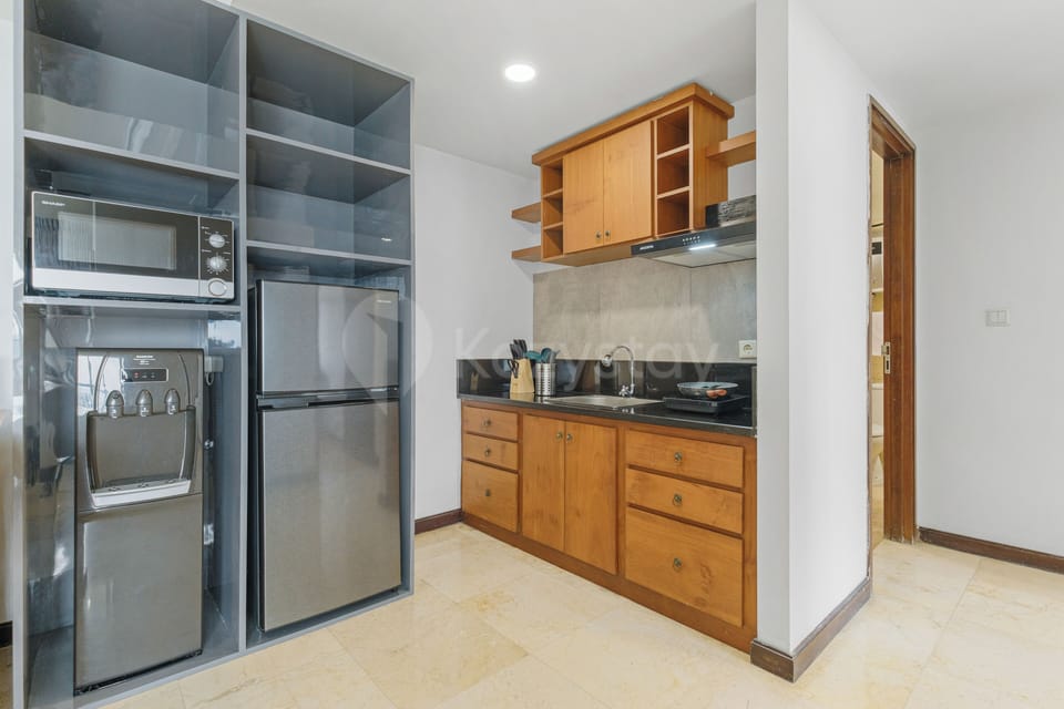 Apartment, 2 Bedrooms, City View | Private kitchen | Full-size fridge, microwave, stovetop, cookware/dishes/utensils