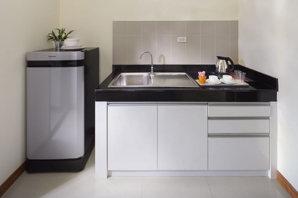 Deluxe Double Room | Private kitchenette | Fridge, electric kettle