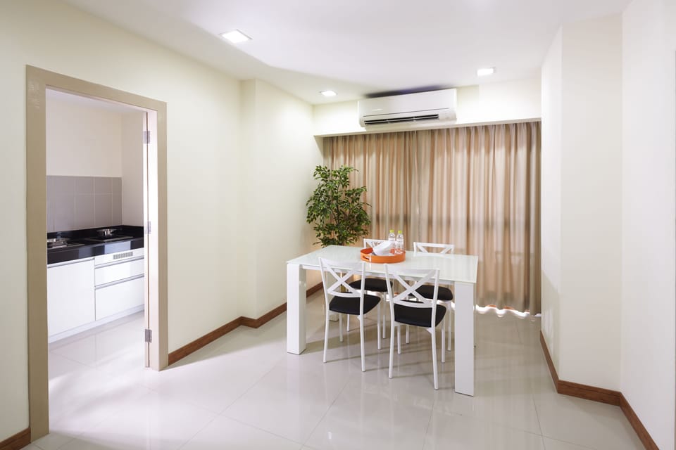 Suite, 1 Bedroom | In-room dining