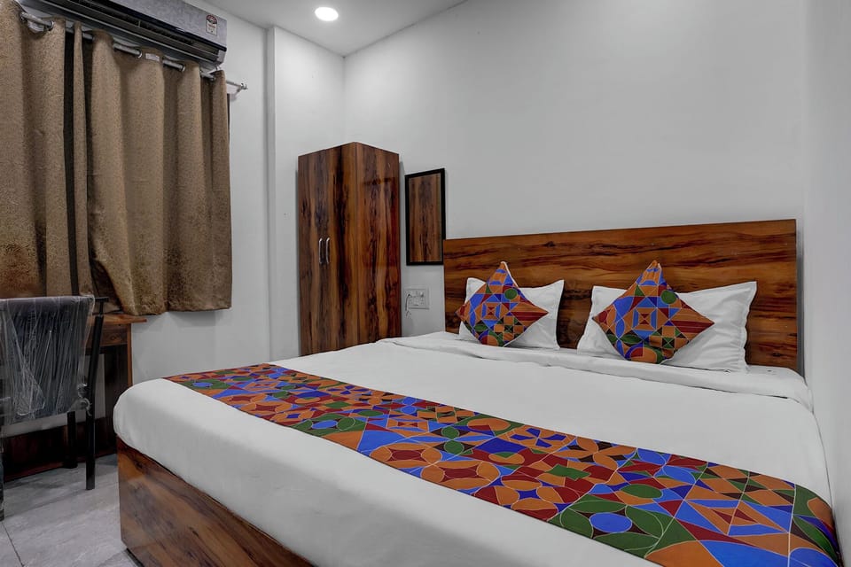 Egyptian cotton sheets, premium bedding, in-room safe, desk