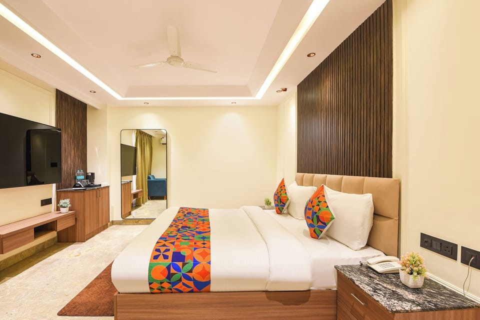 Deluxe Room | Egyptian cotton sheets, premium bedding, in-room safe, desk