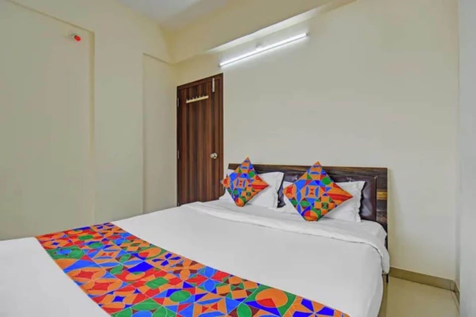 Egyptian cotton sheets, premium bedding, in-room safe, desk
