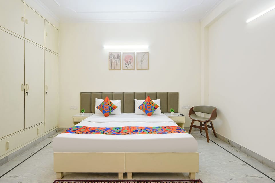 Egyptian cotton sheets, premium bedding, in-room safe, desk