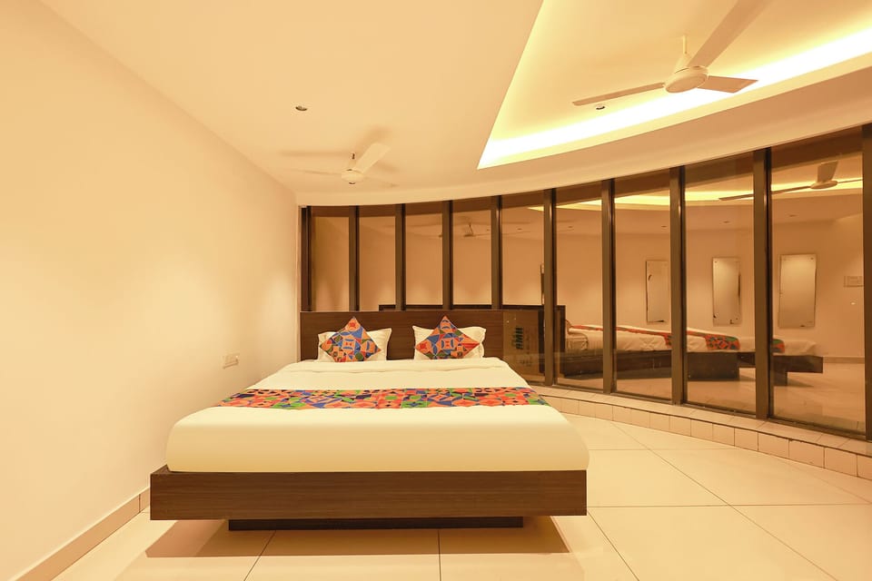 Egyptian cotton sheets, premium bedding, in-room safe, desk