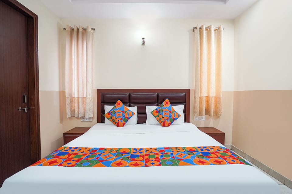 Egyptian cotton sheets, premium bedding, in-room safe, desk