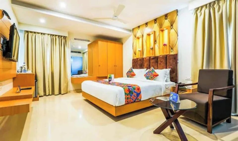 Premium Room | Egyptian cotton sheets, premium bedding, in-room safe, desk