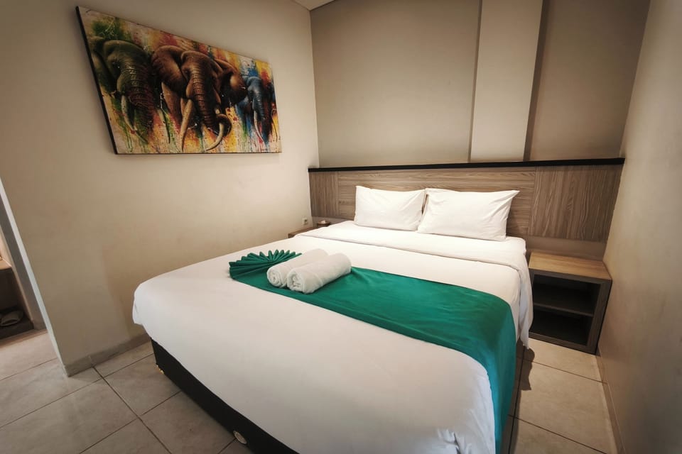 Deluxe Room, Balcony | Desk, iron/ironing board (on request), WiFi (free), bed sheets