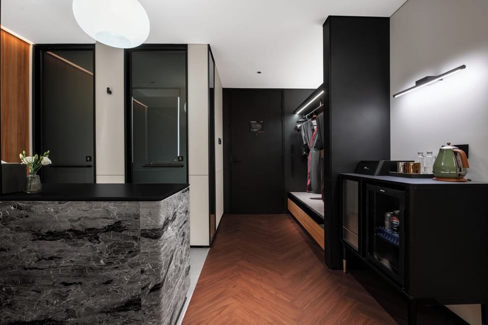 Business Double Room, City View | Premium bedding, down comforters, minibar (free items), desk