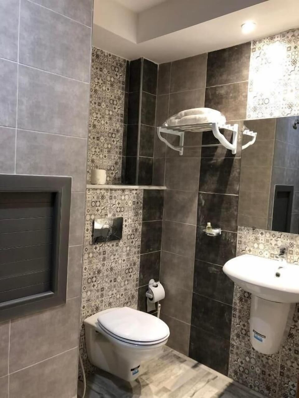 Towels, soap, shampoo, toilet paper
