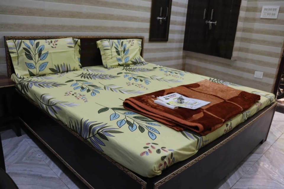 Deluxe Room | Rollaway beds (surcharge), bed sheets