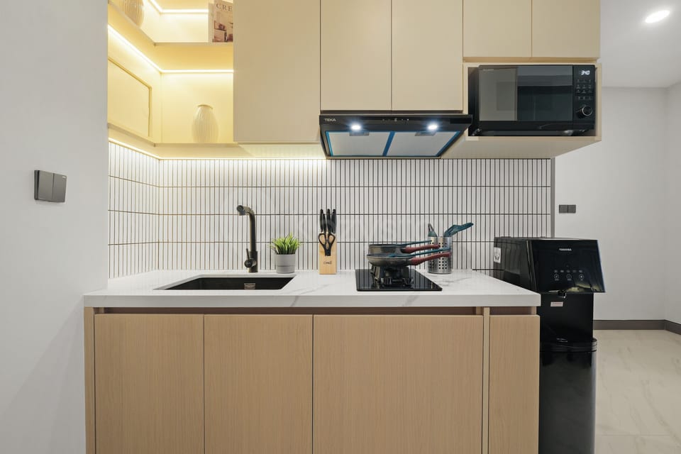 Apartment, 2 Bedrooms, City View | Private kitchen | Full-size fridge, microwave, stovetop, cookware/dishes/utensils