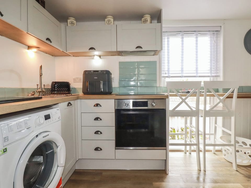Cookware/dishes/utensils