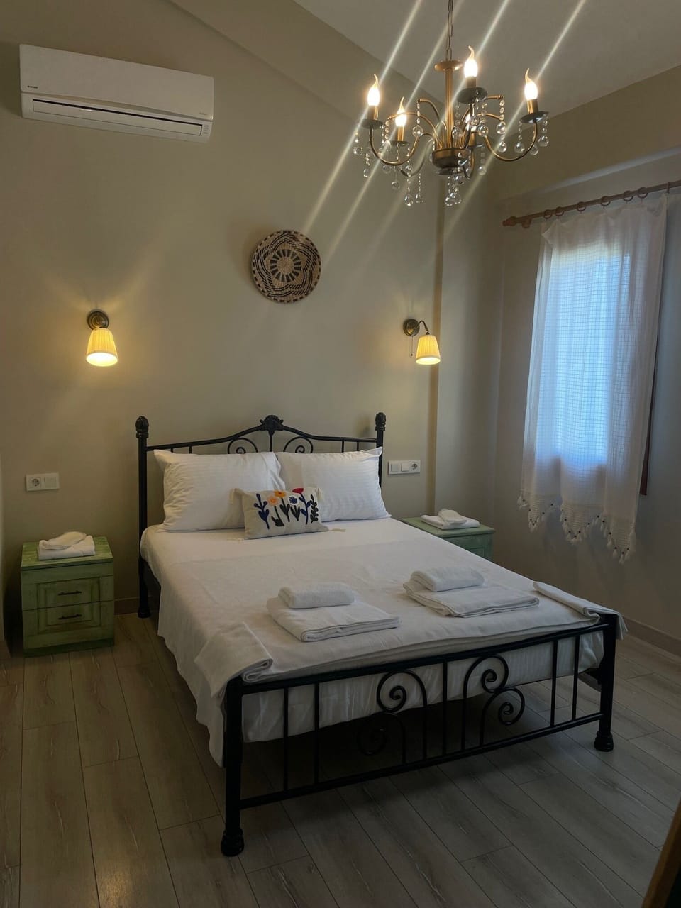 WiFi (free), bed sheets