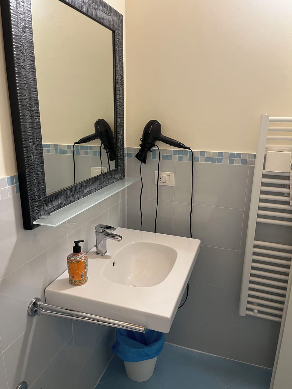 Comfort Double Room, Garden View | Bathroom | Shower, hair dryer, towels, shampoo