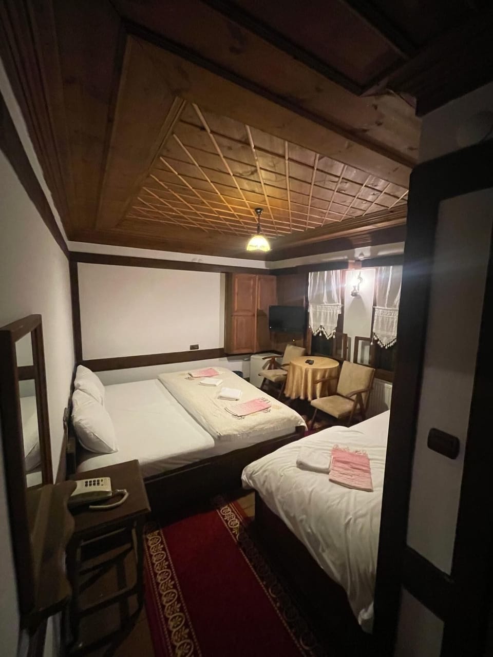 Twin Room | Desk, laptop workspace, WiFi (free), bed sheets
