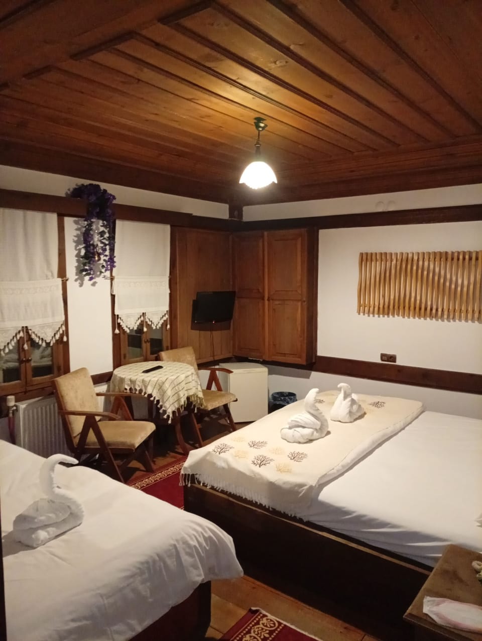 Desk, laptop workspace, WiFi (free), bed sheets