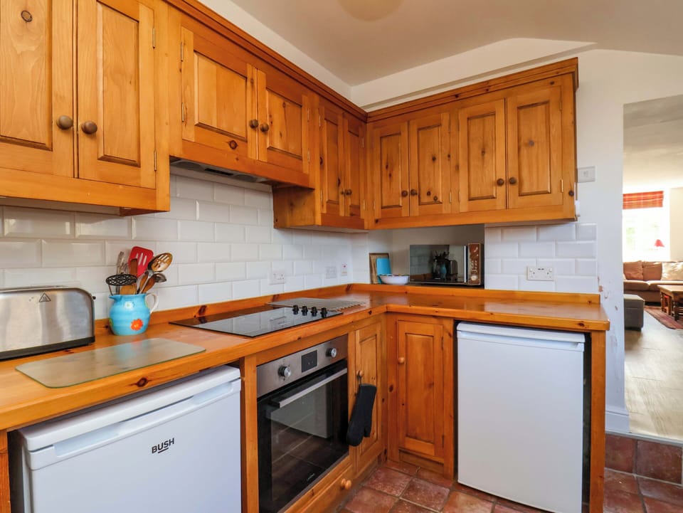 Dishwasher, cookware/dishes/utensils