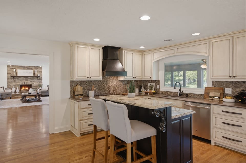House, 5 Bedrooms | Private kitchen | Coffee/tea maker, fridge, oven
